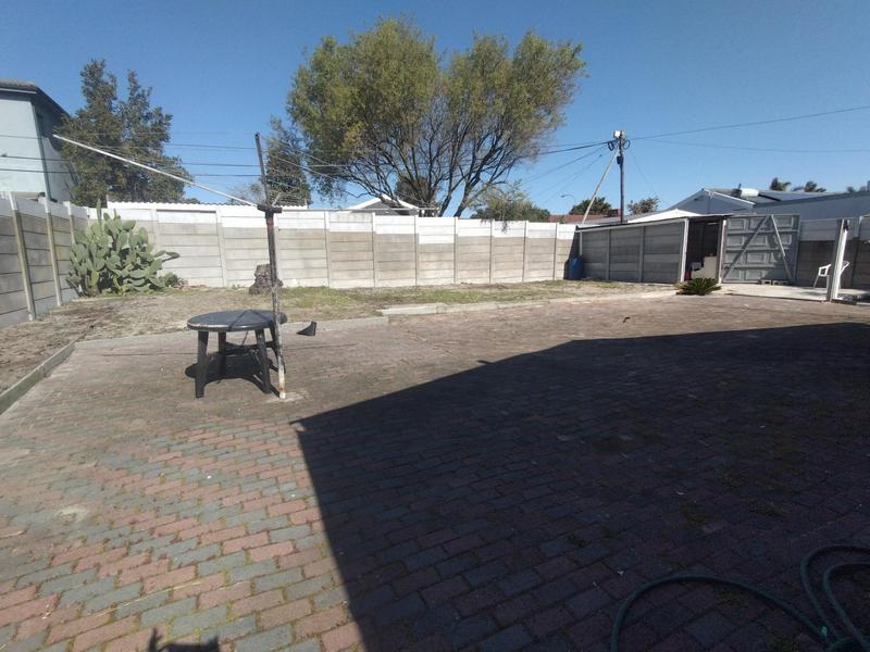 To Let 3 Bedroom Property for Rent in Protea Heights Western Cape